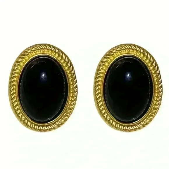 Elegant Vintage-Inspired Black Gemstone Stud Earrings - Picture 5 of 5